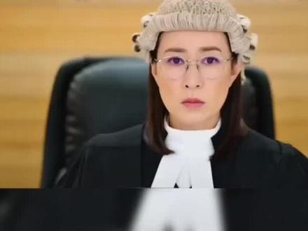 #正义女神 14岁高成彬被指控杀害失足坠楼男孩,被告律师找到航拍视频,发现汤警官做假证,高成彬无罪释放,但其最后承认“我是故意的”。