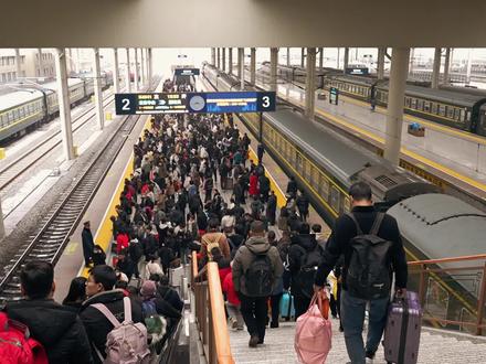 2026年春运从2月2日起到3月13日结束, 亿万人同向而行,每一趟列车,都是奔赴家的方向。#春运 #2026春运 #铁路 #火车 #回家过年