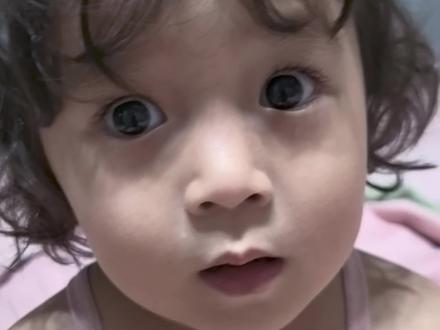 去年欣欣第一天上幼儿园
我问有没有小朋友哭
她说有个小朋友想妈妈了
我问她想不想妈妈
她淡定一句:妈妈放学就来接我了🥹
小小年纪也太会稳住自己情绪了吧!#话题#人类幼崽第一天上幼儿园#萌娃金句笑死我了#幼儿园真实小可爱#社牛宝宝上线