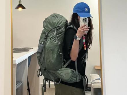 是我60岁回望 也会觉得超酷的经历 其实我经常收到“穷游不如不游”“女孩子还是不要穷游”“只花这么点钱怎么可能”类似的评论,有些人的优越感已经溢出屏幕,仿佛旅行只是有钱人的权利
我想说的是,世界上有很多种不同的生活方式,也多得是在用自己的方式热爱着生活的人,但总有那么些人喜欢对别人的生活指指点点背包客只是旅行的一个方式,在你看不到的地方,有很多勇敢的女生踏出了看世界的第一步,在路上寻找人生的无限可能,她们的眼界体验经历勇气,这一切都无法用金钱来衡量人在不同年龄阶段,对旅行的感受都不同,对于我们来说,穷游富游都不如少年游,仅有一次的人生,我绝不要活成固定的模板
虽然每次背包旅行的时候看起来都像流浪汉,但我是我故事里的主角
#旅行攻略 #看世界 #背包客 #东南亚 #环游世界