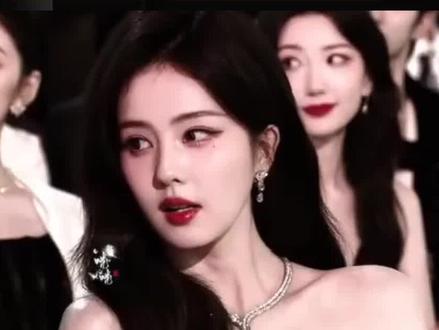 白鹿没有白走的路。唐宫奇案剧组后悔死了吧!这就是大女主!即便是被背刺,照样能站在内娱顶峰!#白鹿 #娱乐评论大赏 #热门 #好剧推荐 #电视剧