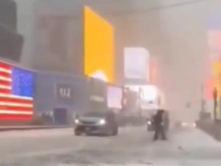 美国极端寒潮冻哭34州,底层陷生存危机,甜甜圈扛得住吗?#与辉同行 #每天分享 #万万没想到#上热门🔥