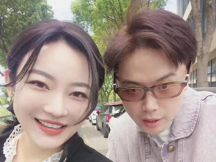 啊啊啊,和俞浩总同框啦!!! 俞浩总本人更清瘦更帅,人也很亲和。卓越的领导者果然是全方位的优秀!向他学习!也谢谢俞总的鼓励。我会加油的!#俞浩 #追觅科技 #追觅 #追觅科技 #商业