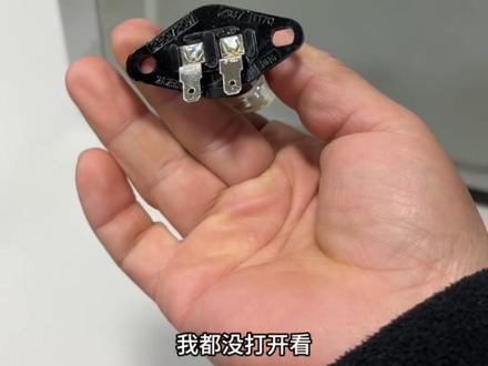 提前发吧,微波炉换灯泡,小问题自己解决 #微波炉不亮 #微波炉换灯泡 #自己的家电自己修