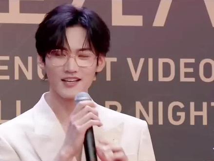 #属于陈妍希周柯宇的蝴蝶效应 #于正回应
“于正回应周科宇缺席星光大赏,一句‘自有安排’引发全网猜测!是新人打磨期,还是另有动向?这场缺席背后的故事,你怎么看?”