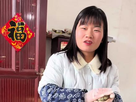 春天农村地里的头道鲜你们尝到了吗?#大自然的馈赠农村味道 #蒿子粑粑的家常做法 #农村生活烟火气@DOU+小助手 #热门话题