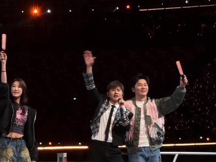 4.11未·LIVE最佳听众💙 这么近,那么美,周六来北京鸟巢看张杰演唱会🥳@柒然
嘉宾居然是“大黑牛”晨哥啊!!跑男回忆杀啊!!!
#演唱会 #张杰未live曜北斗巡回演唱会 #追星成功