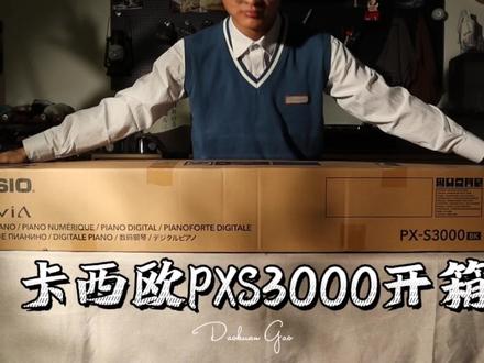 指尖光影:电钢琴卡西欧PXS3000开箱
从一个月前准备入手电钢琴,先后研究了罗兰的FP18,FP30X,雅马哈的P45,p125w,以及卡西欧的pXS1000,1100和这款PXS3000。
在同等价位中,这款钢琴拥有更好的音质和回弹手感,搭配重锤的精准反馈,让人拍手称赞。
这是我的第一架钢琴,没有接触过其他款的钢琴实物,所有的评测结果都是参考网上的评测视频,所以抱歉提供不了横向的对比评价。
但,我的选择也是综合各方面的因素最终决定入手这款PXS3000。
如果喜欢更加沉稳简约的外观,和更加沉稳的指压感受,那我建议可以看看罗兰的FP30X。
如果追求便宜又具备性价比,那么我推荐卡西欧的PXS1000 和罗兰的FP18。
那我再说一下我选择这款钢琴的其他原因和感受。
1:便携不用插电,才十公斤出头,带着跑没问题。这重量……我还可以再背个卡马EDG民谣吉他!
2:蓝牙播放……可以连接手机APP,还可以链接我的哈曼卡顿琉璃2
3:内置强大的音色700多和节奏200多,真牛啊,我这个萌新期待有用到的一天……emm。
4:外观……能打!卡西欧的审美一直走在前线!
5:触屏操控,全点阵液晶屏,科技感满满!
6:重锤手感加上媲美真钢琴的回弹!这是我看了N多评测给出的统一结论!
7:音质,这里不重复说了,同价位执牛耳者。
8:三踏板真香,另外可以调整音量和佩戴耳机练习,不扰民!!不扰民!不扰民!
重要的事说三遍,我晚上练吉他的时候就怕别人来敲我的门。。。
好了,今天的开箱到此结束,外观看视频吧。
再见。
JD:卡西欧乐器旗舰
#卡西欧钢琴#卡西欧PXS3000 #电钢琴 #卡西欧 #爵士钢琴