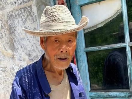 悬崖上的爷爷说是我拖累的你受罪了,爷爷哭着跟我告别,大家请放心,爷爷的病好了,在这也祝愿爷爷身体健康#传递正能量让世界充满爱 #关爱老人 #正能量 #凯哥在路上