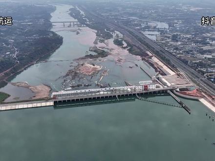 成都即将成为港口城市,从九眼桥到彭山的水路旅游线即将开启。 成都下游尖子山航运枢纽竣工,岷江通航快了。#岷江通航 #成都旅游 #尖子山航电施工现场实拍 #尖子山航电 #岷江