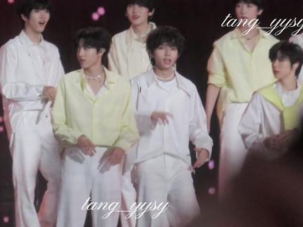 跳完舞要站一起的豚和龙#桂橹 #桂橹桂 #橹桂
二编:之前因为plq引战隐藏了,现在已经把黑评删完了,账号也拉黑了
位置原因不小心拍到了师兄,真诚致歉...打码总觉得不是很礼貌,还影响美观,所以提前声明一下,无恶意
专注桂橹,欢迎染妹们一起来磕糖