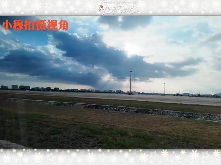 2026新音纪录片3.灯亮之前——橹穆cut 纪录片第三期的橹穆部分基本都剪出来了,本cut的原则是有橹穆本人正脸出镜的,即使在角落也保留,只有同事的部分只要不影响连贯性就剪掉,美杜莎和来自天堂的魔鬼考虑到同事画面可能伴随两个人暂未发现的画外音所以全部保留。
希望橹橹穆穆能拥有更多双人舞台🩵🩷做这一期只能感觉到公司想引流的心藏都藏不在......
请归还橹穆两人应具有的互动时长,不要拿舞台彩排搪塞应付。为何过度剪辑破坏对话连续性影响观感?拖欠已久的双人合照双人cha何时能放出?请移步大眼的橹穆_心率研究所,一起要求公司给一个合理的回应。
#橹穆 #王橹杰 #穆祉丞 #2026新音纪录片 #cut