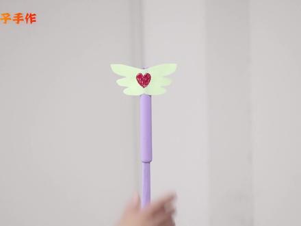 同学们用彩色折纸扇,还能变身成为魔法棒,简单又好看