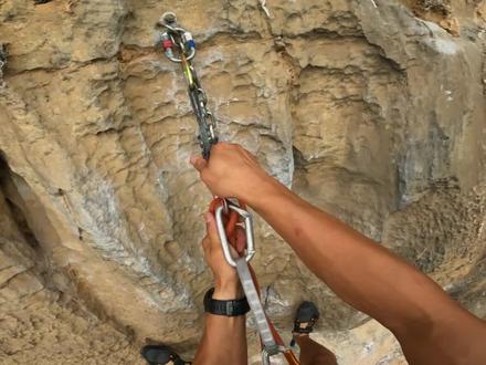 运动攀线路如何收快挂? #petzl #petzl装备 #运动攀 #野攀 #攀岩 #快挂 #btp户外 @阳朔攀岩Jerry