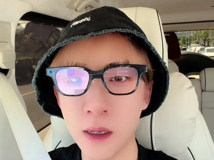 Ai眼镜拍摄的续航真不行。。。 充满电,如果在长时间拍摄的情况下,坚持不了一个小时!#乐奇眼镜