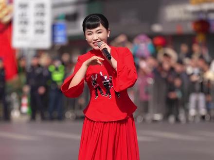 秧歌展演前的暖场视频,《火火的大陕北》现场第一视角原声版…#陕北榆林过大年秧歌展演 #陕北榆林过大年秧歌展演热闹非凡 #秧歌#横山腰鼓燃爆全国秧歌展 #2026陕北榆林过大年