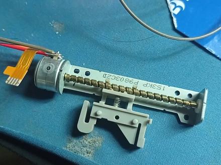 电脑光驱不要再丢掉了,教你利用STM32驱动DVD光驱里的丝杆电机