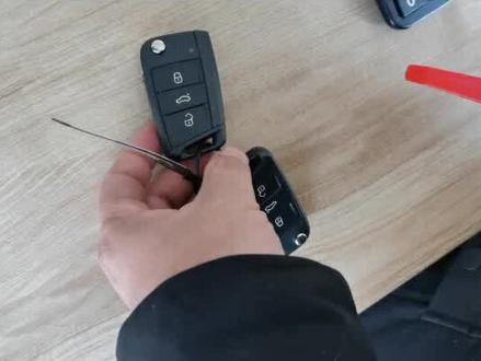 更换斯柯达柯珞克遥控钥匙电池