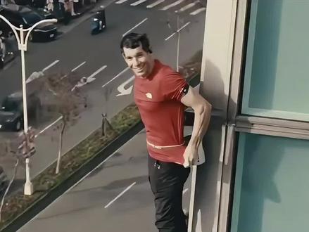 508米的垂直高度,无绳索无防护的赤裸攀登,台北101#美攀岩大神徒手攀登台北101 #亚历克斯#攀登#台北101大楼@DOU+小助手 @抖音小助手