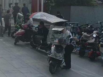 实拍西安地铁2号线市图书馆站周边环境!一起看看现场环境咋样? #城市观察员 #城市风景 #城市建设 #地铁站周边