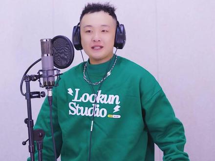 录音老师太双标了,自己听就行,就不让我唱#经典老歌 #录音棚 #擦皮鞋 #二人转@抖音小助手 # #这二人转一股歌味儿 #曲调引起东北人极度舒适