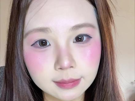 腮红膏一上就破坏了底妆,不妨来试试这两个上腮红膏的技巧,一点不破坏底妆还很容肤#水光肌 #腮红膏用法 #腮红的正确画法 #青年创作者成长计划 #超绝水光肌 @DOU+小助手 @抖音小助手 @DOU+上热门 @抖音作者助手