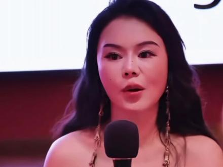 穿大logo名牌,竟是为了“显化”的比弗利贵妇…… #贵妇 #比弗利娇妻 #比弗利山庄 #名媛 #时尚