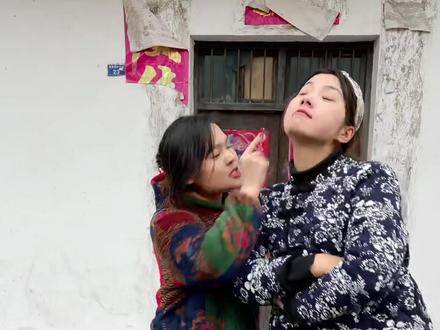 打死你个恶婆婆😡@王志猩 #农村搞笑段子 艾特你的朋友来拍