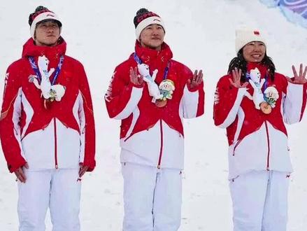 #谷爱凌冲金# #U型场地决赛# #中国冰雪军团# #卫冕之战# #突破极限#
评述: 历经风雪洗礼与赛程波折,这场决赛不仅是技艺与难度的巅峰对决,更是意志与心理的终极考验。谷爱凌以“突破自我”为信念,在卫冕之路上已铸就传奇底色。无论金牌归属,她以“3金3银”刷新历史纪录的潜力,以及为中国冰雪军团开创境外冬奥最佳战绩(5金)的可能,都让这场焦点之战意义非凡。中国冰雪健儿以集团优势改写赛场格局,谷爱凌的最后一搏,注定成为冬奥史册的璀璨篇章
请在评论区发表你的感言吧!
声明:内容资料源于网络资讯!