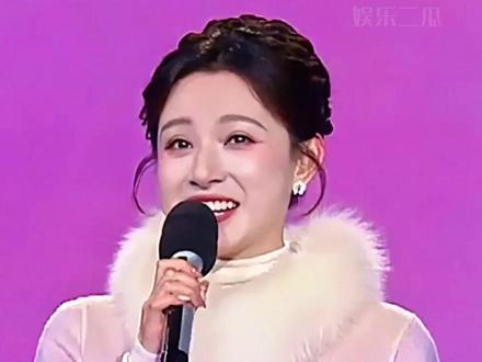 央妈跨年晚会这一夜,看到捂着厚棉服“全裹出镜”的女主持人,孙颖莎的影响力还在上升#马凡舒 #孙颖莎 #央视跨年晚会#影娱热点团 #内容启发搜索