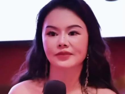 “眼神给出去”爆火,黑白颠周媛走红:自称“性商教母”(极目新闻 蓝鲸新闻)