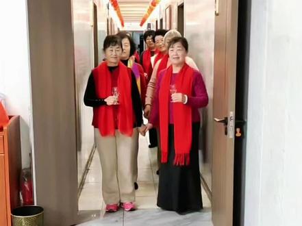 明天就是女神节了,提前祝所有的姐妹女神节快乐,更要祝福刷到的朋友,女神节快乐愿大家永远美丽,心不老人就不老#女神节快乐 #三八妇女节快乐 #三八妇女节妈妈们辛苦了 #欢聚一堂其乐融融