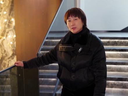 灰玻配黑色极简铝合金扶手面更极简又显高级#楼梯玻璃扶手 #扶手定制