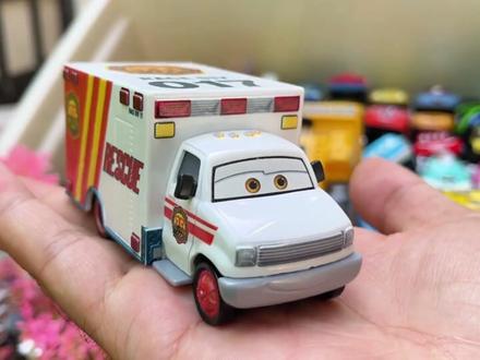 迪士尼皮克斯汽车拆箱评论_闪电麦昆