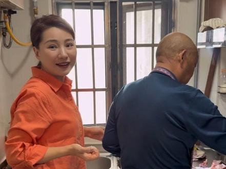 幸福版 红烧鱼 爸问一句想不想吃鱼?我只要回答想,爸爸就会立刻去做,爱是相互的,儿媳妇被当成亲闺女一样疼。#新疆马力克 #新疆美食 #正能量 #原创视频 #现实生活中你们有遇到过这样的事吗