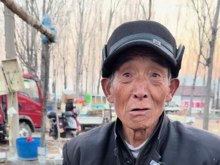 两块钱加工猪腰子,大爷太招人喜欢了#老六别闹 #人间烟火 #老手艺 #赶大集