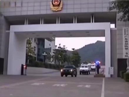 村支书带领全村人制毒贩毒#国家出动三千警力@奇袭第一毒村。