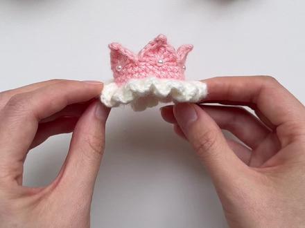 小皇冠👑发夹钩织视频教程 🧵:@雪妃尔毛线 萌小仙
🎨:02奶白,05浅粉,20浅黄
🪡:2.0mm
📝:感谢@云里雾里手作织物 的分享
#钩织视频教程 #钩针小物 #钩针发夹 #钩织皇冠 #小皇冠发夹