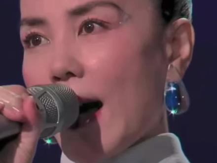 王菲春晚的状态没有任何问题,什么样的年龄就该追求什么样的质感 #2026春晚 #王菲 #伊能静 #审美提升 #小美鹿实战美商