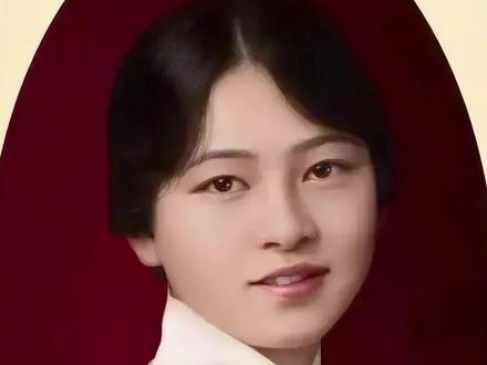 一身诗意千寻瀑,万古人间四月天