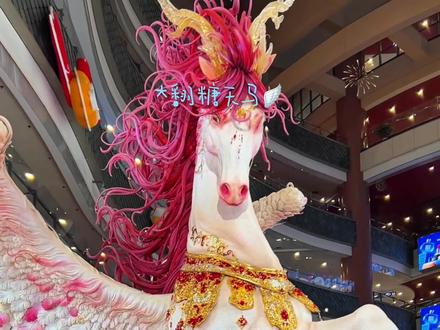 2026春节🧧,拽闺闺来上海📍陆家嘴逛吃🍯 马年🐴新春🧧要来上海逛吃?陆家嘴的巨型天马🪽你一定不能错过‼️还有… ✅糖王周毅十大作品首发 ✅彼得兔新春狂欢市集 ✅卡皮巴拉豚门大春碗 ✅B.Duck小黄鸭主题快闪 ✅索尼哥伦比亚影业百年庆典 各种迎新活动等你来探索👀 #上海citywalk #上海春节好去处 #陆家嘴 #看展 #春节去哪玩 #在上海过中国年