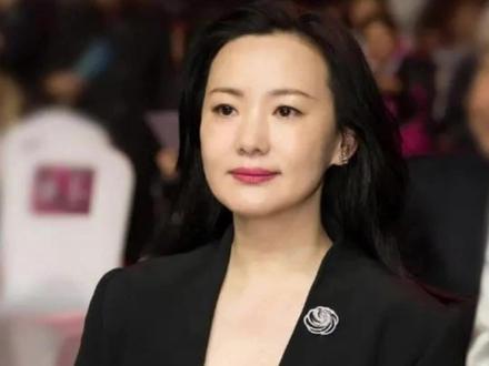 柏林影后#咏梅 和摇滚歌手#栾树 的神仙爱情,真的是太令人羡慕了。#婚姻#爱情