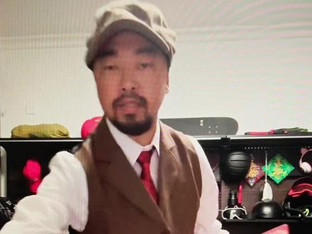 峰哥复播粉丝疯狂刷礼物破千舰,表演转盘舞#峰哥亡命天涯