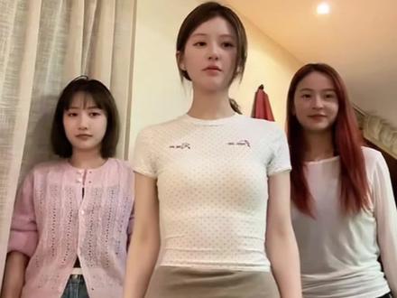 闺蜜还是太有节目了!露思跨年直播感觉把热门抖舞都给学了一遍#赵露思 #赵露思直播 #抖舞 #跨年