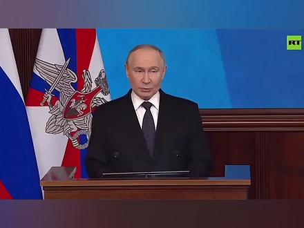 普京批评欧洲破坏和谈表示不惜要打到底,但这可能正中对方下怀 普京在俄罗斯国防部年度会议上批评欧洲破坏和谈,表示俄罗斯不惜打到底也要实现所有既定目标,但这可能正中乌克兰和欧洲的下怀,一直以来乌克兰和欧洲并不想和谈,只是迫于特朗普的压力不得已而已。#俄乌冲突 #俄乌战争 #俄乌每日局势 #俄乌停火 #国际局势