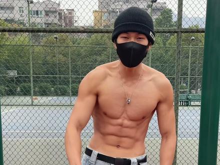 雕刻自己的过程会很痛苦,但终将会遇见更好的自己,就算普通,但我选努力