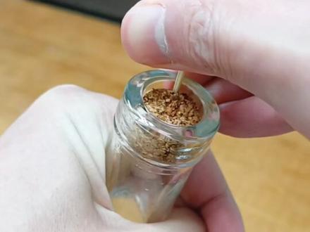 洋酒木塞烂了怎么办?酒木塞断在瓶口处,牙签就可以拯救吗?#白兰地 #洋酒 #酒知识 #酒知识普及 #轩尼诗VSOP