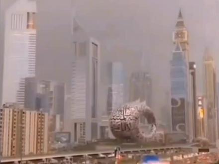 火到天际!中东土豪们狂刷比亚迪U8,轻功水上飘黑科技夺人眼球 #我要上热门🔥 #比亚迪u8 #仰望u8 #比亚迪仰望 #迪拜暴雨一天降水量超全年 #迪拜暴雨来袭 #迪拜暴雨现场