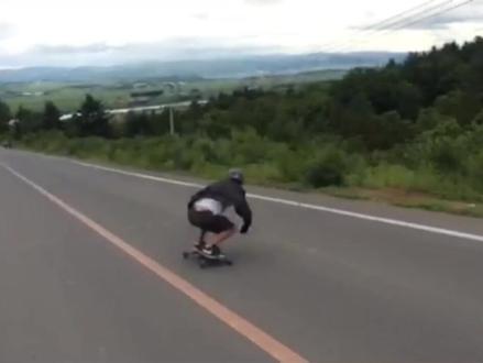 想以前玩滑板的时候了 freebord陆地单板 最像单板滑雪的滑板#滑板#三亿人上冰雪 #单板滑雪 #延边