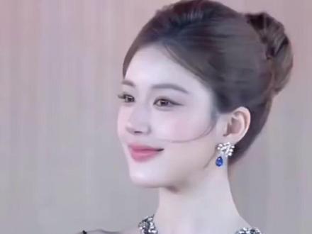 你把粉丝放心里,粉丝把你高高举起 #赵露思